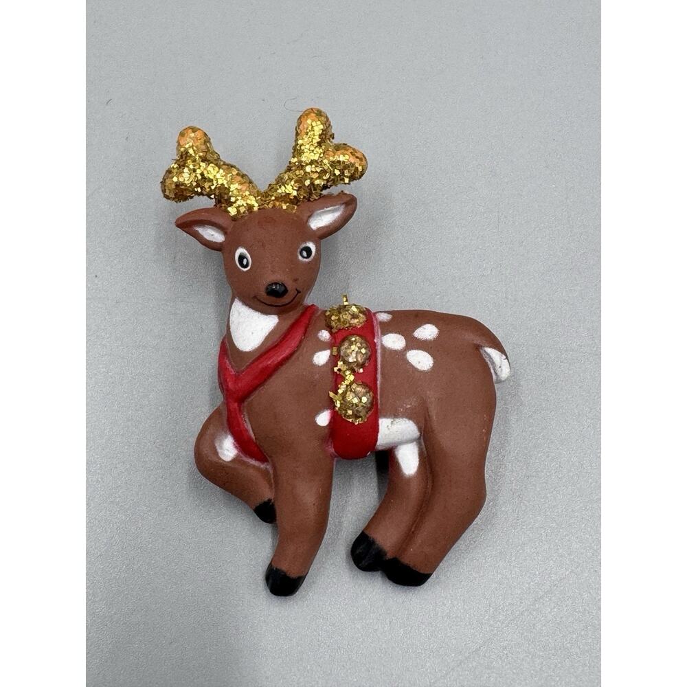 Vintage Fun World Reindeer Holiday Christmas Brooch Lapel Pin
